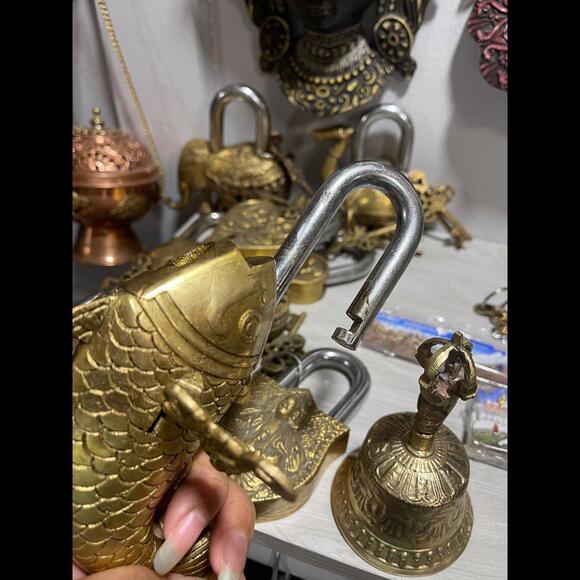 Handcrafted Brass Fish Padlock with Keys - Picture 9 of 12